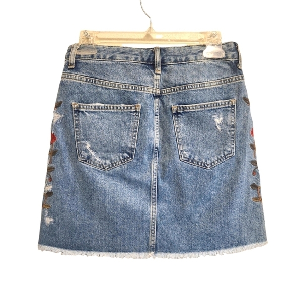 ZARA DENIM HIGH WAISTED FLORAL EMBROIDERED DISTRESSED CUT OFF MINI SKIRT SIZE XS - Picture 5 of 10